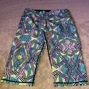 Victoria’s Secret VSX Sport Yoga Pants Capris Large‎